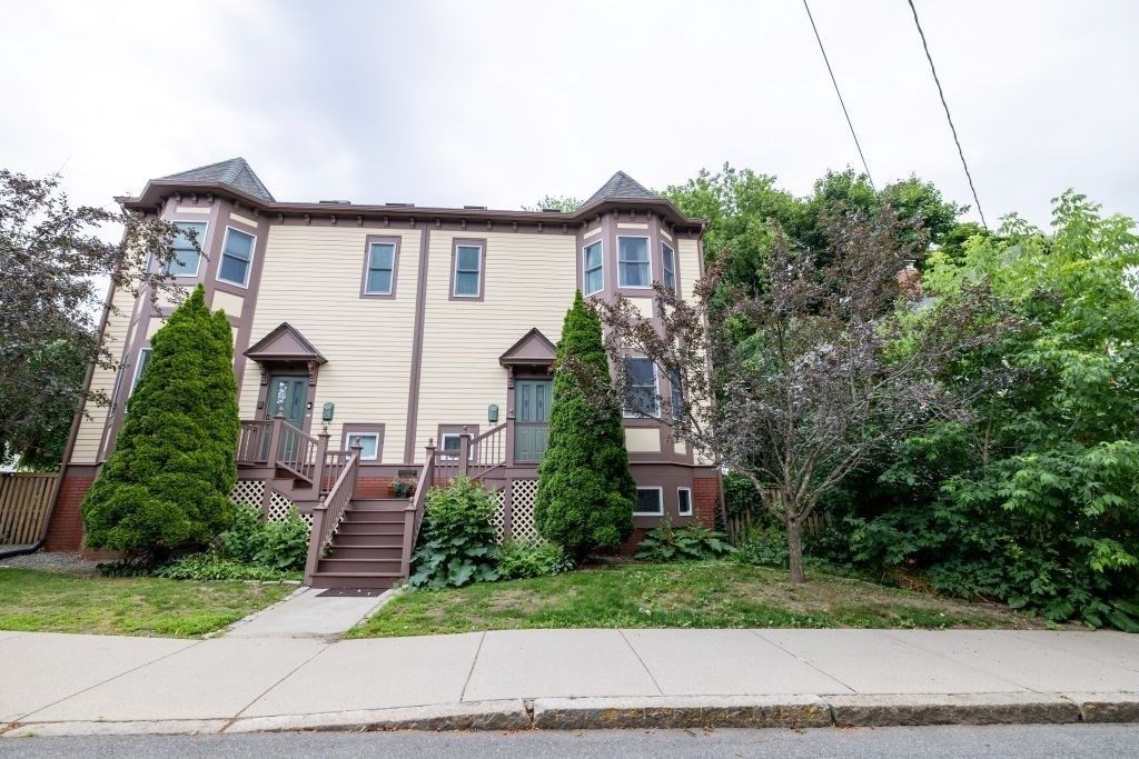 Exterior, Facade, Queen Anne Victorian
