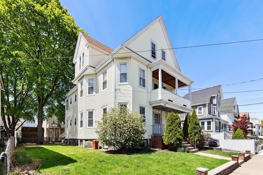 Exterior, Facade, Queen Anne Victorian