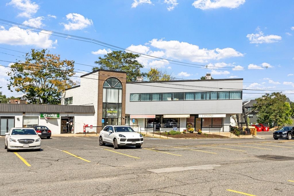 Exterior, Facade, Raised Ranch