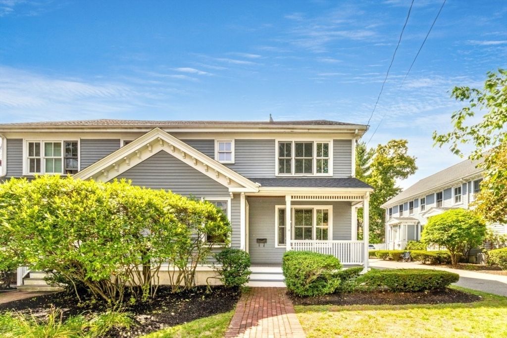 Exterior, Facade, American Foursquare