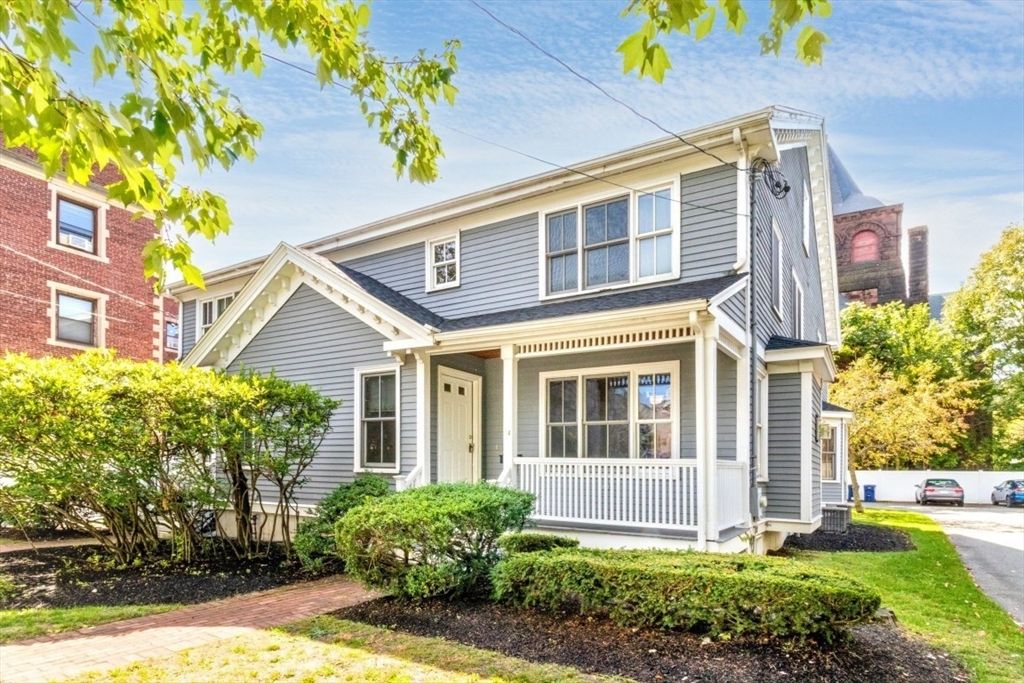 Exterior, Facade, Queen Anne Victorian