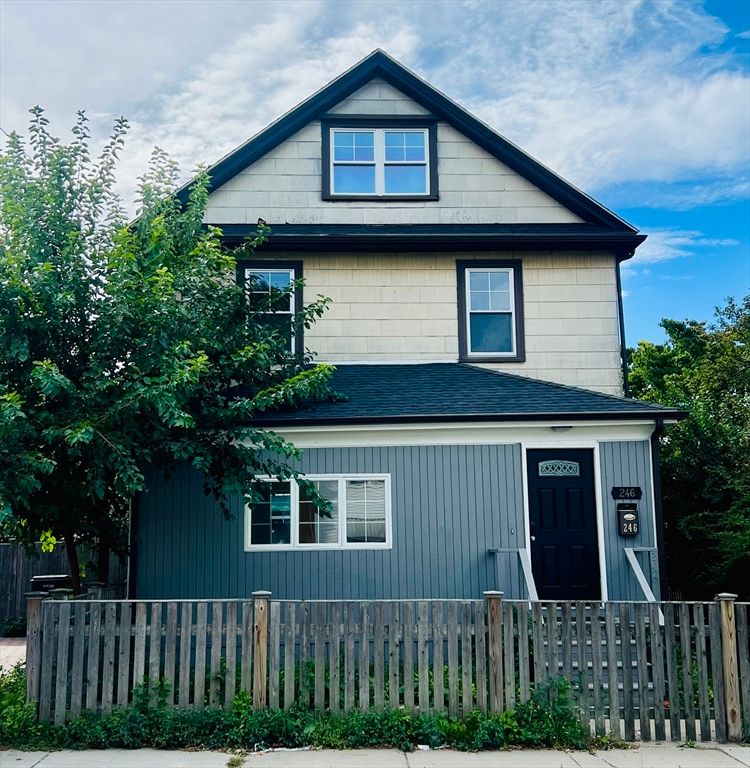Exterior, Facade, Queen Anne Victorian