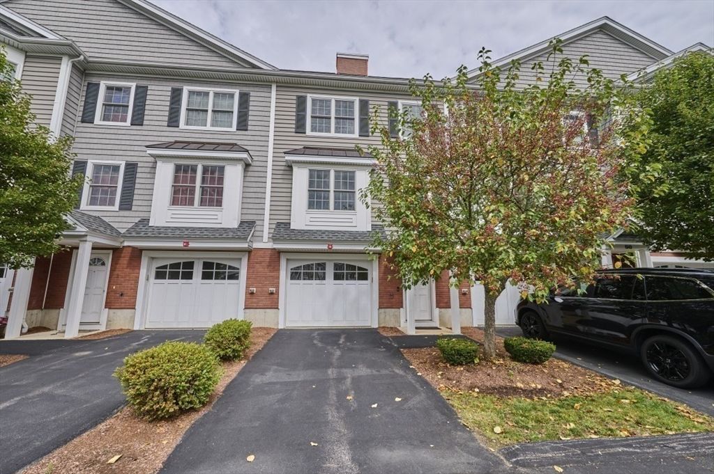 Attached, Exterior, Facade, Brick Facade, Rowhouse