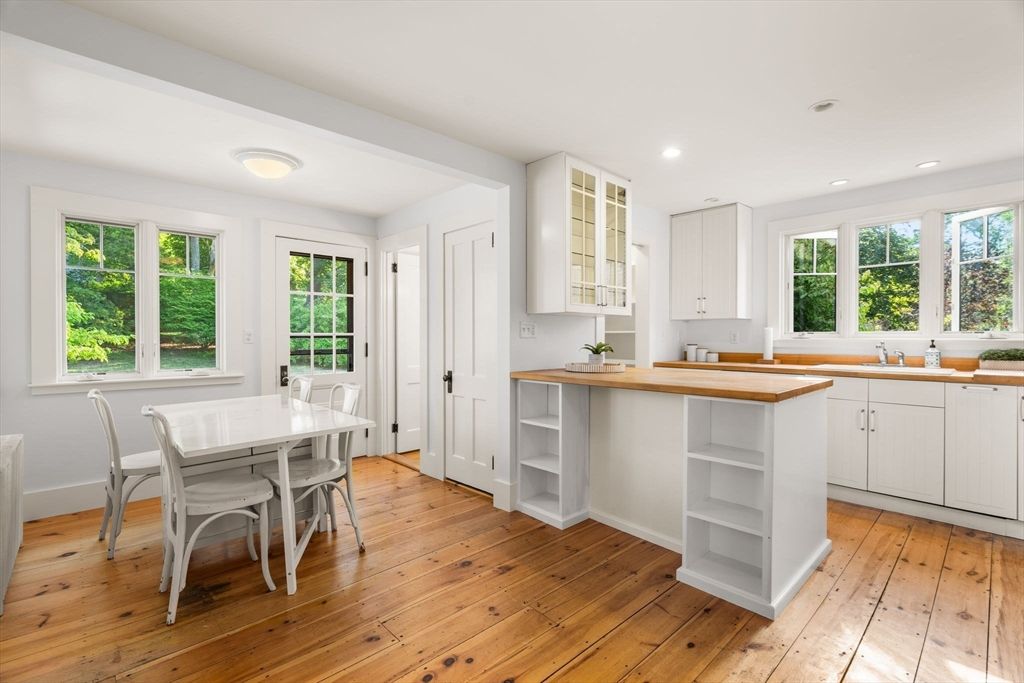 Dining room, Interior, Kitchen, Recessed Lighting, Wood Texture Flooring