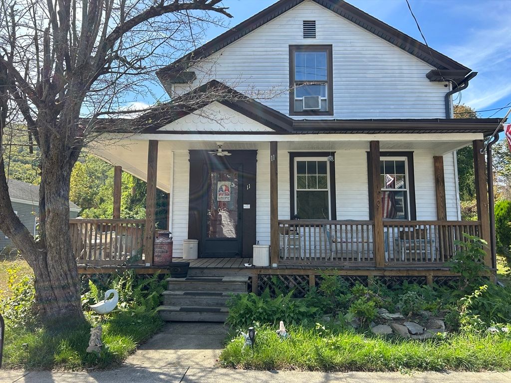 Exterior, Facade, Queen Anne Victorian