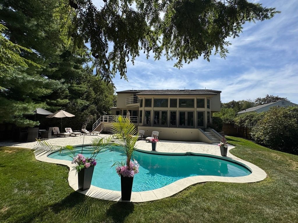 Exterior, Pool