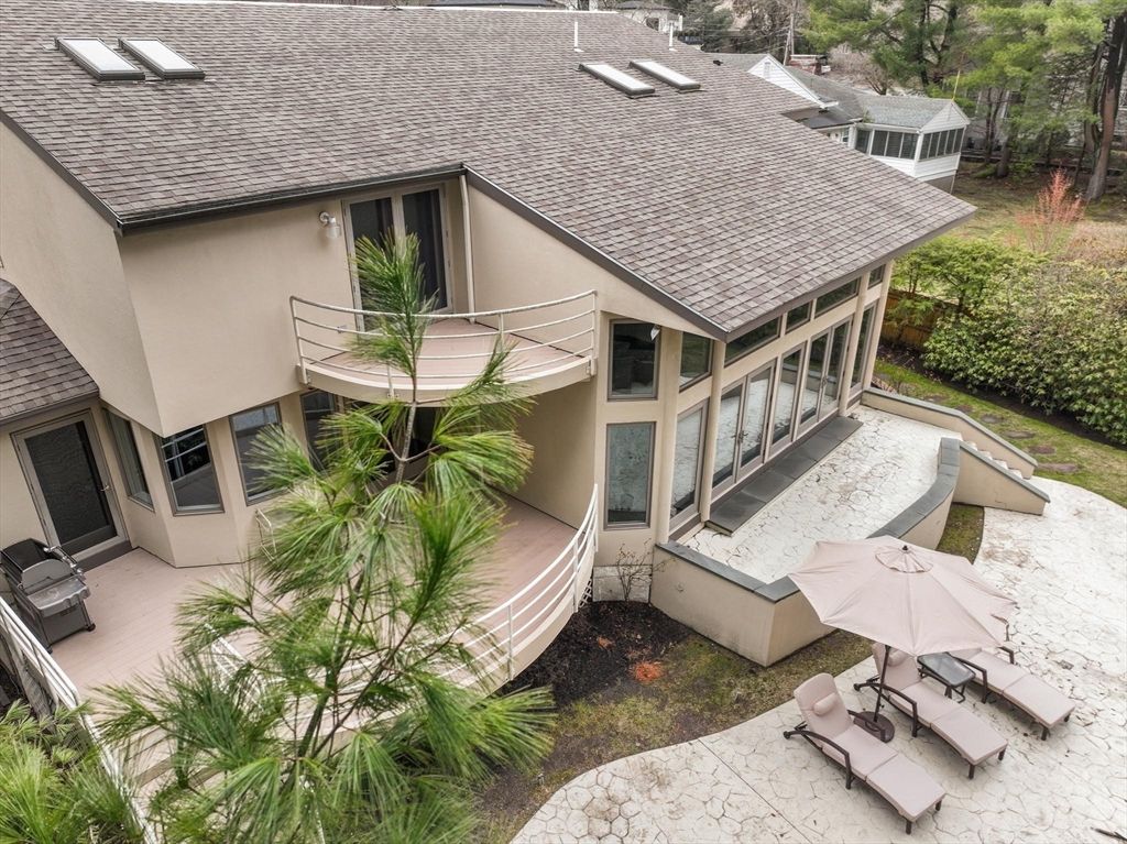 Exterior, Drone