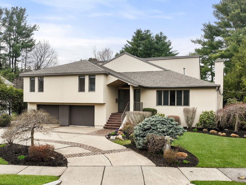 Attached, Exterior, Facade, Split Level