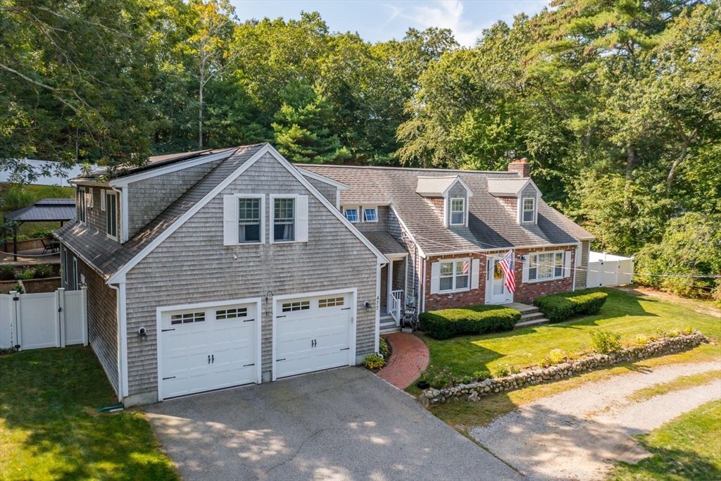 Attached, Exterior, Facade, Brick Facade, Cape Cod