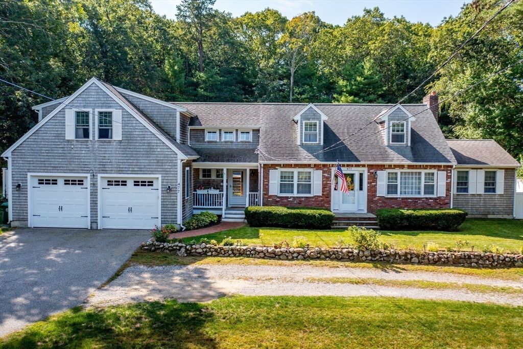 Attached, Exterior, Facade, Brick Facade, Cape Cod