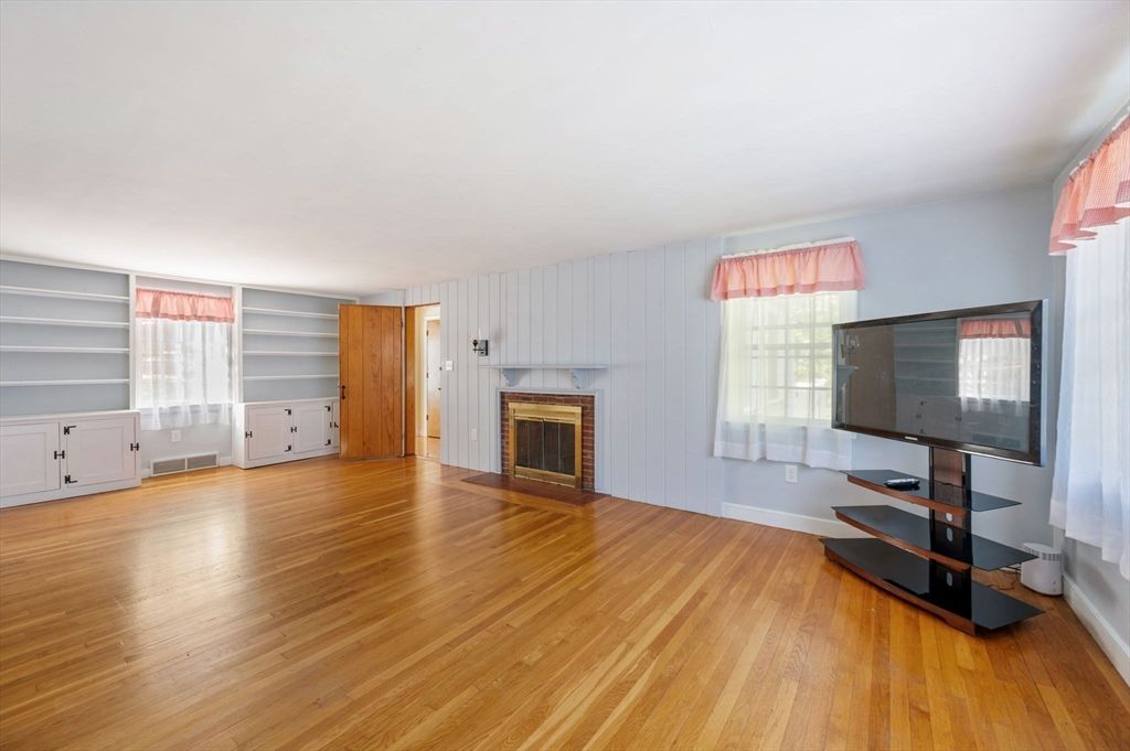 Empty room, Fireplace, Interior, Wood Texture Flooring