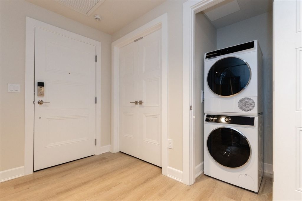Interior, Utility Closets, Washer, Wood Texture Flooring