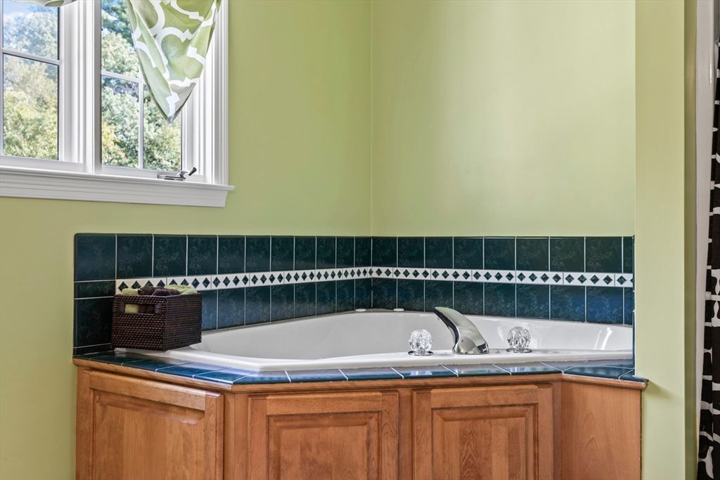 Bathroom, Interior, Tile Countertops