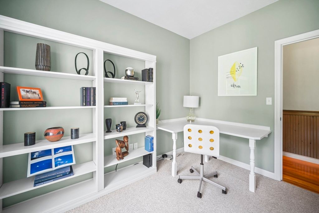 Home Office, Interior