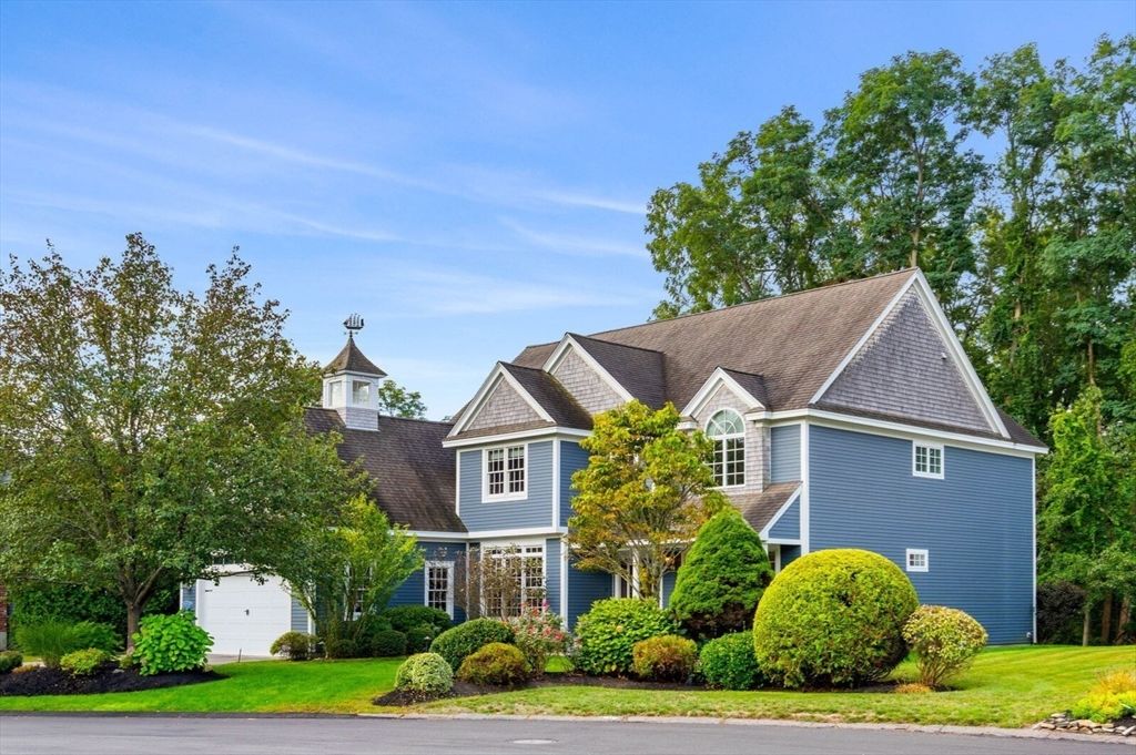 Attached, Exterior, Facade, Queen Anne Victorian