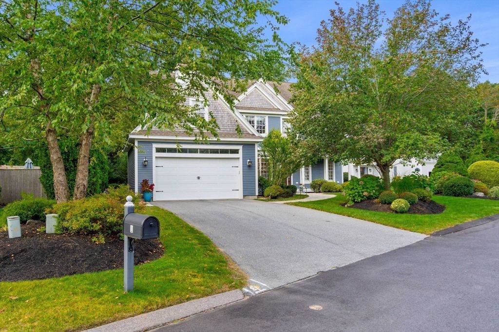 Attached, Exterior, Facade, Cape Cod