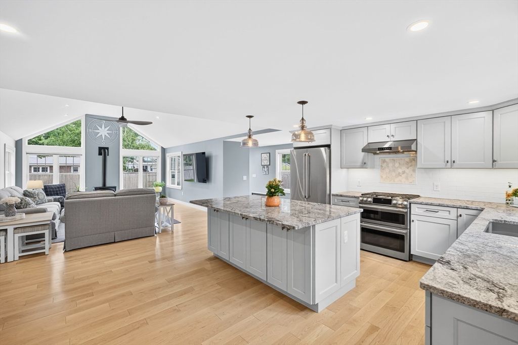 Interior, Kitchen, Living room, Pendant Lights, Recessed Lighting, Stainless Steel Appliances, Wood Texture Flooring