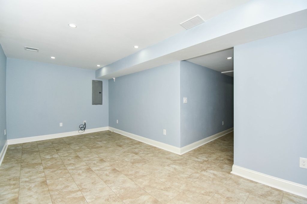 Empty room, Interior, Recessed Lighting