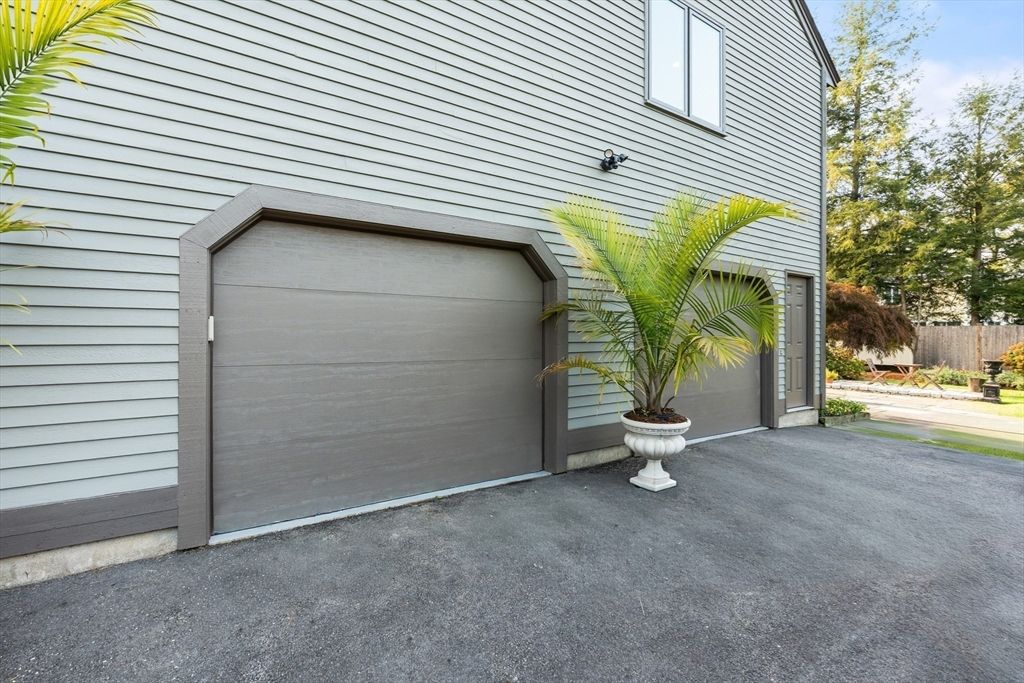 Detached Garage, Exterior