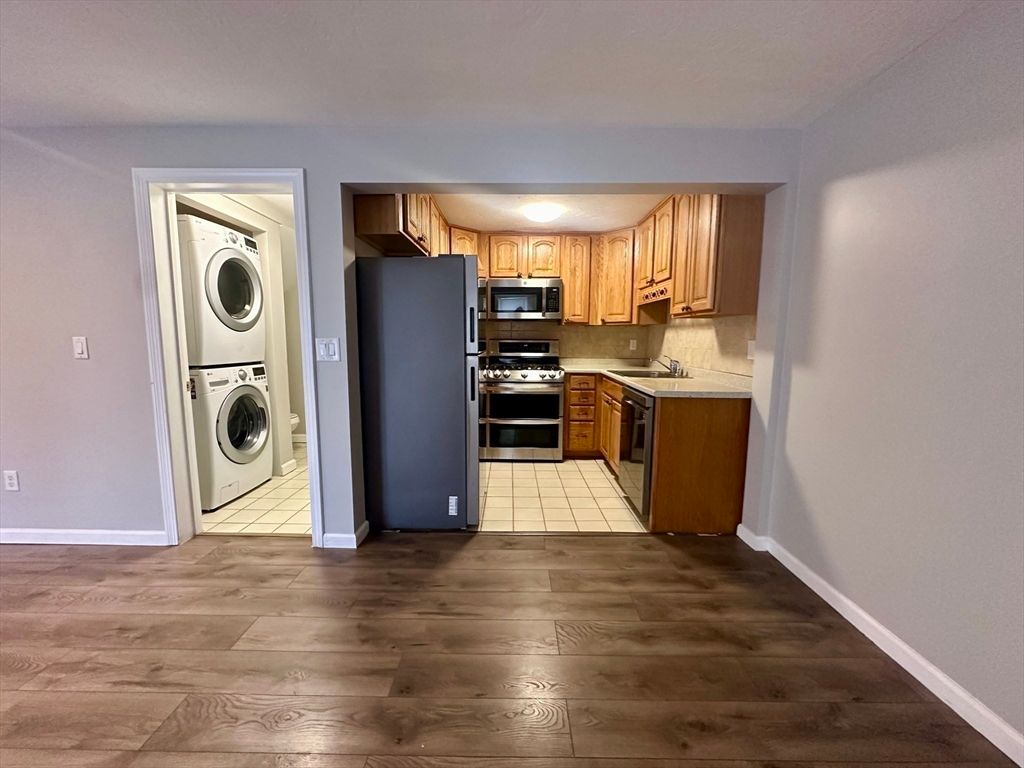 Interior, Kitchen, Washer, Wood Texture Flooring