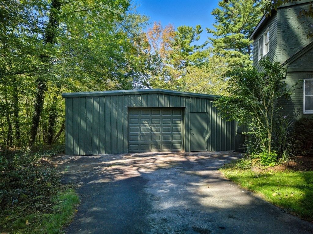 Detached Garage, Exterior