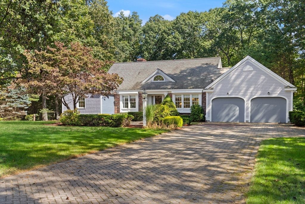 Attached, Exterior, Facade, Cape Cod