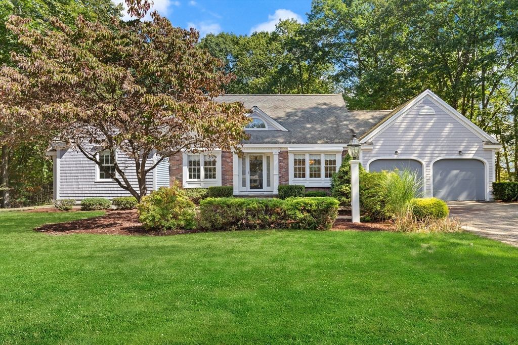 Attached, Exterior, Facade, Cape Cod