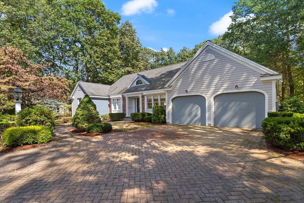 Attached, Exterior, Facade, Ranch