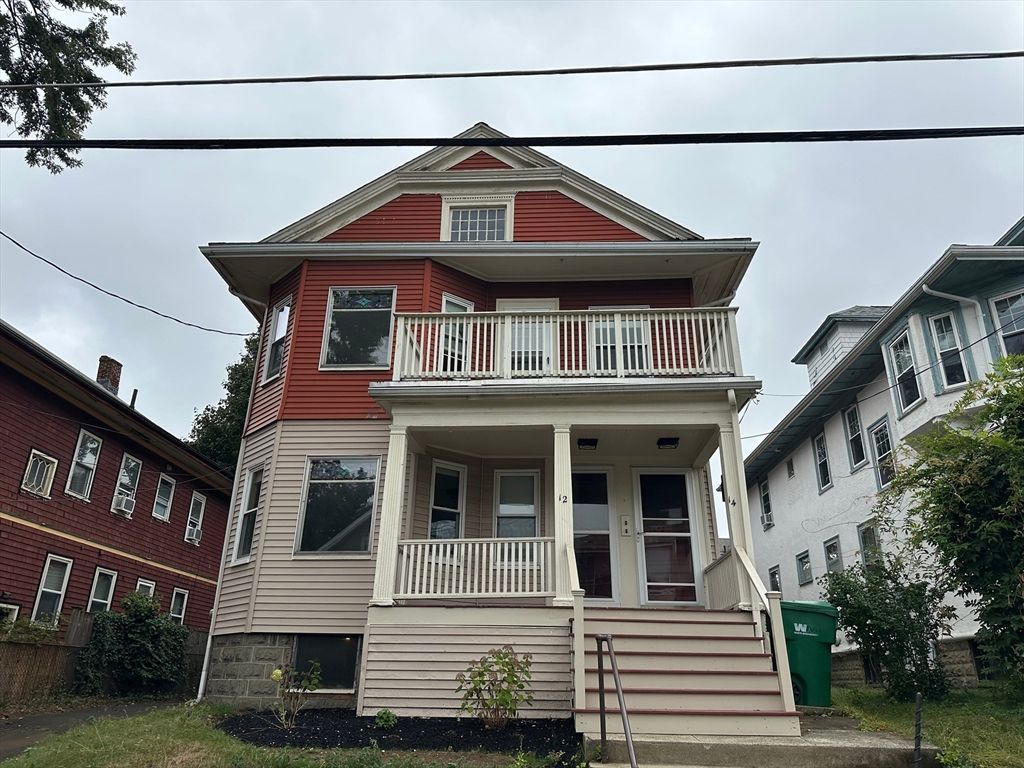 Exterior, Facade, Queen Anne Victorian