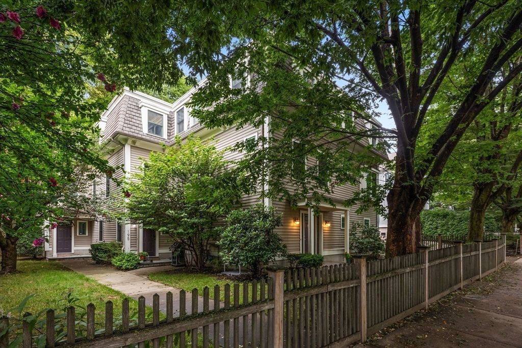 Backyard, Exterior, Facade, Queen Anne Victorian