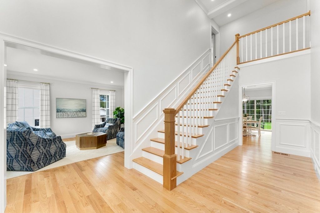 Interior, Recessed Lighting, Wood Texture Flooring