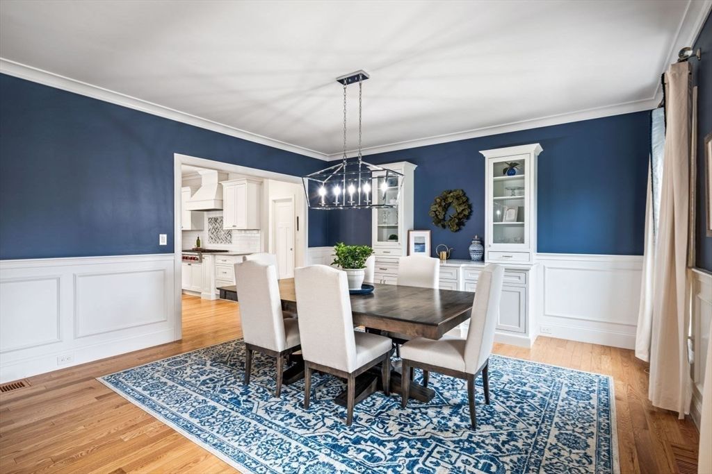 Chandelier, Dining room, Interior, Kitchen, Pendant Lights, Wood Texture Flooring