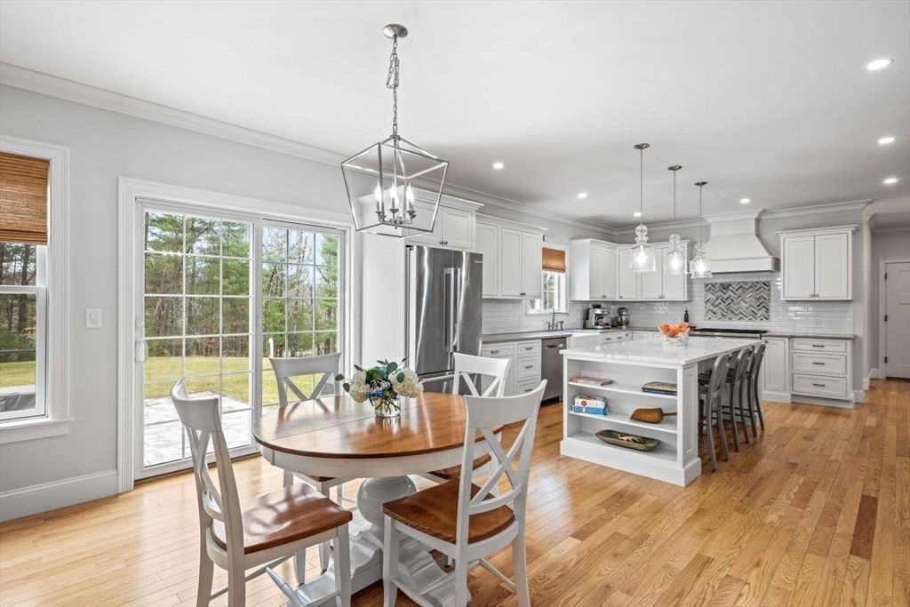 Dining room, Interior, Kitchen, Pendant Lights, Recessed Lighting, Stainless Steel Appliances, Wood Texture Flooring