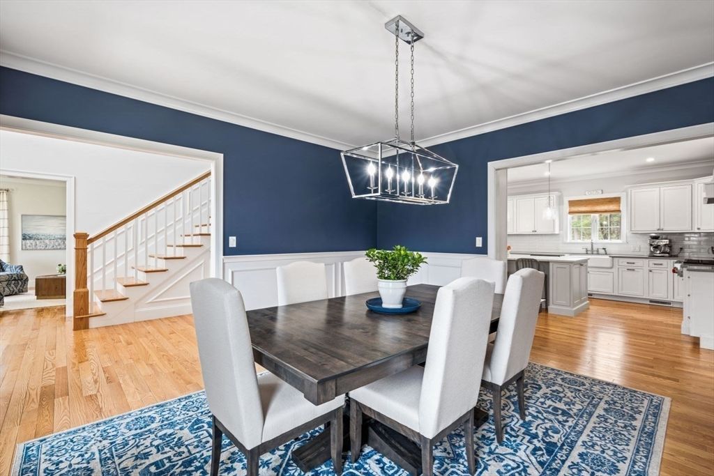 Dining room, Interior, Kitchen, Pendant Lights, Recessed Lighting, Wood Texture Flooring