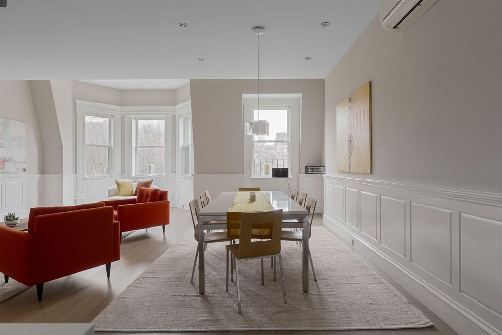 Dining room, Interior, Living room, Pendant Lights, Recessed Lighting, Wood Texture Flooring