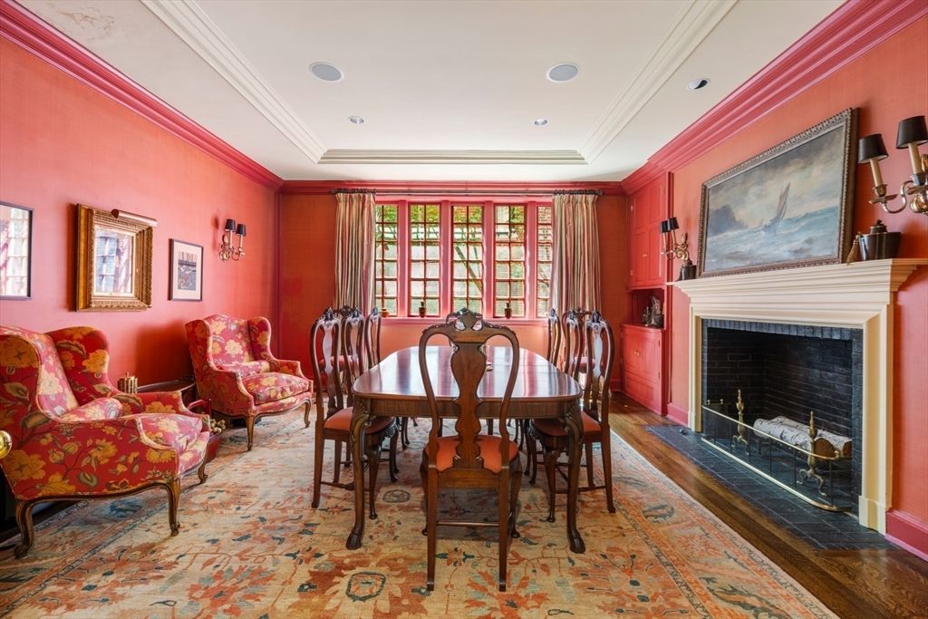 Dining room, Fireplace, Interior, Recessed Lighting, Wood Texture Flooring