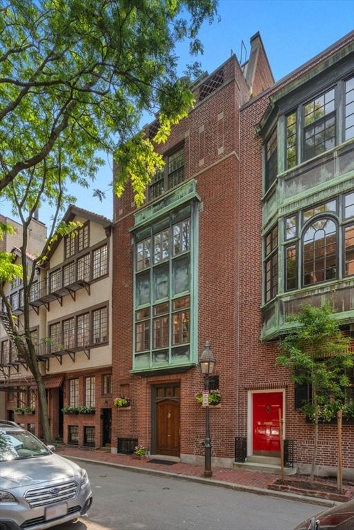 Exterior, Facade, Brick Facade, Rowhouse