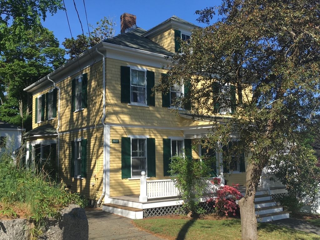 Exterior, Facade, American Foursquare