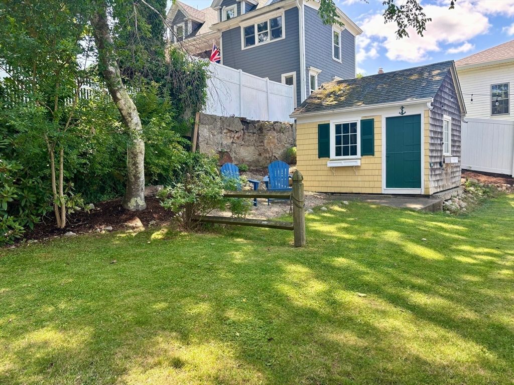 Backyard, Exterior
