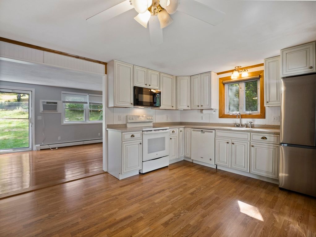 Interior, Kitchen, Wood Texture Flooring