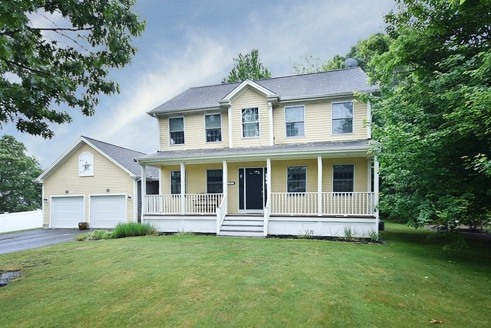 Attached, Exterior, Facade, Farmhouse