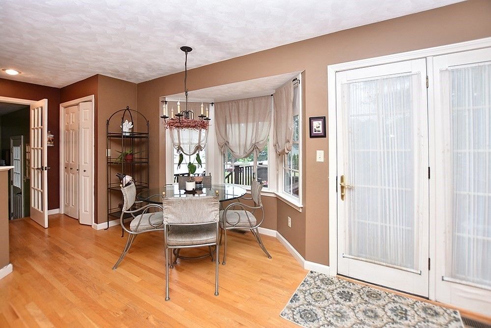 Chandelier, Dining room, Interior, Recessed Lighting, Wood Texture Flooring