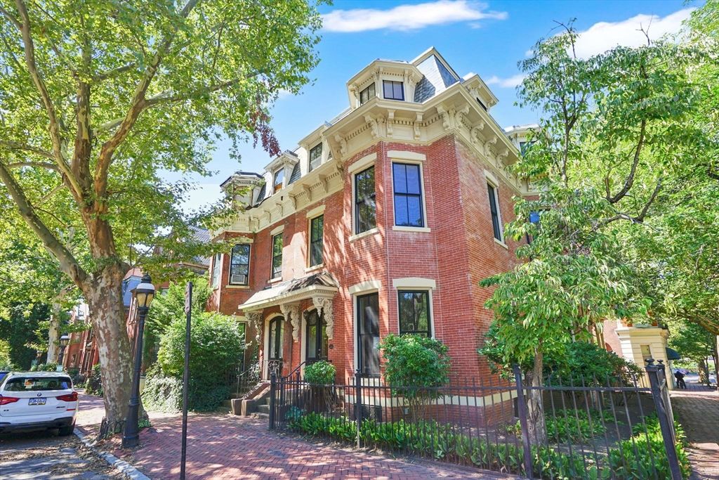 Exterior, Facade, Brick Facade, Queen Anne Victorian