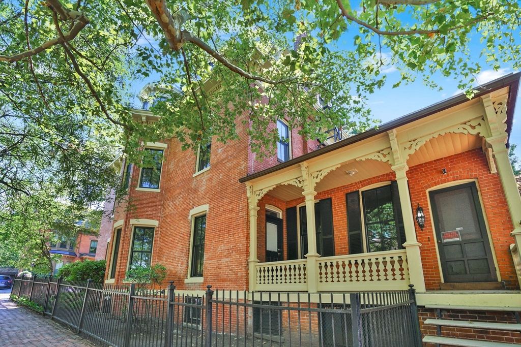 Exterior, Facade, Brick Facade, Rowhouse