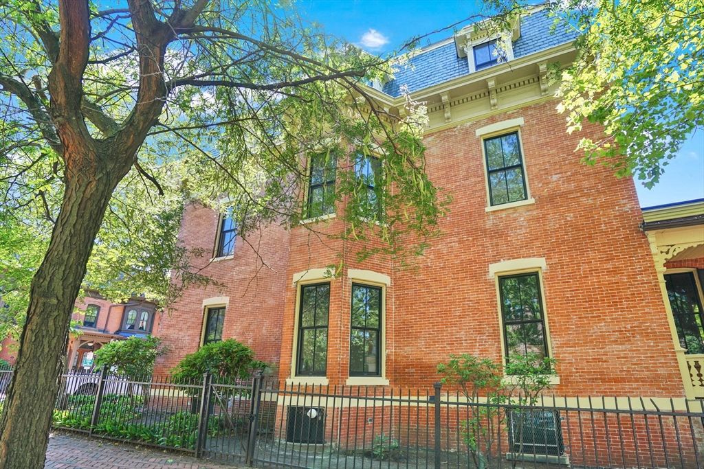 Exterior, Facade, Brick Facade, Rowhouse