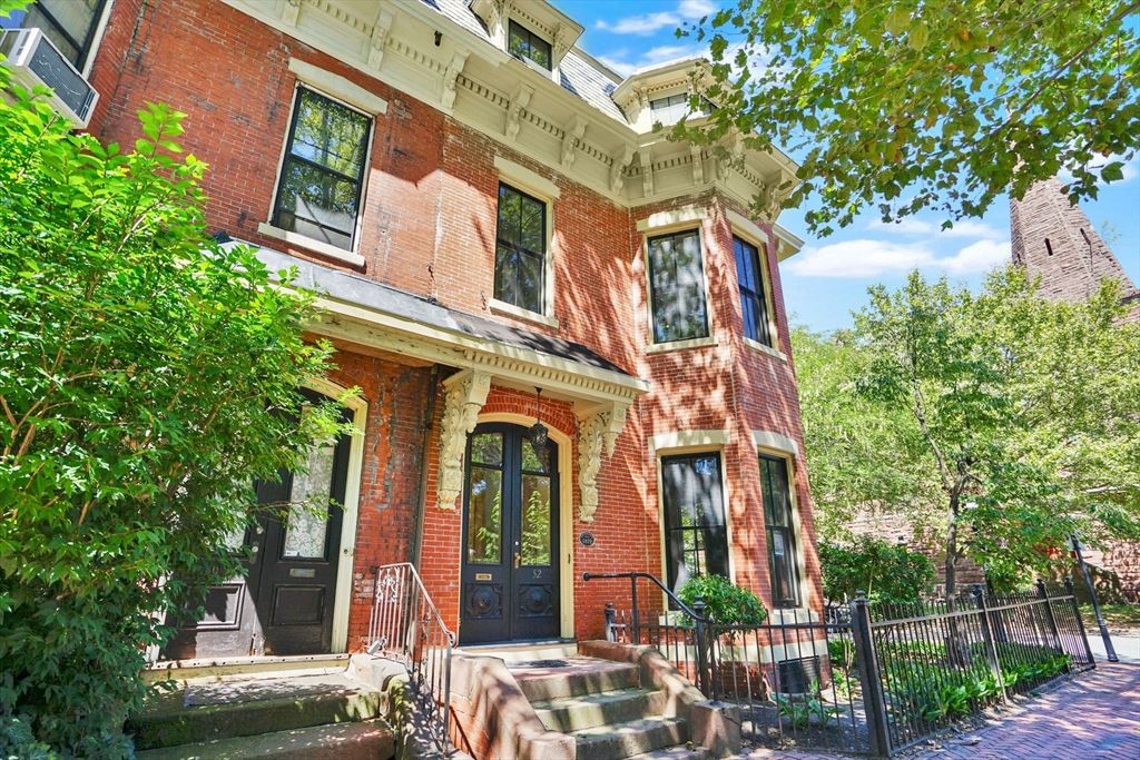 Exterior, Facade, Brick Facade, Rowhouse