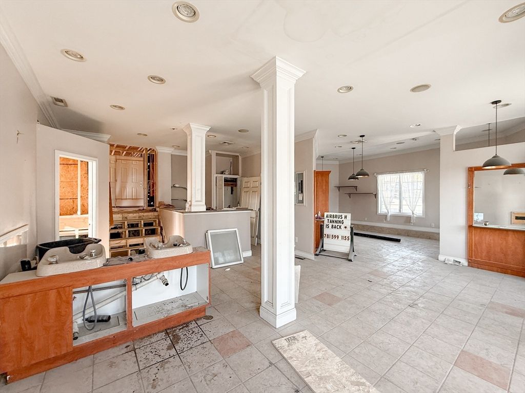 Interior, Kitchen, Pendant Lights, Recessed Lighting
