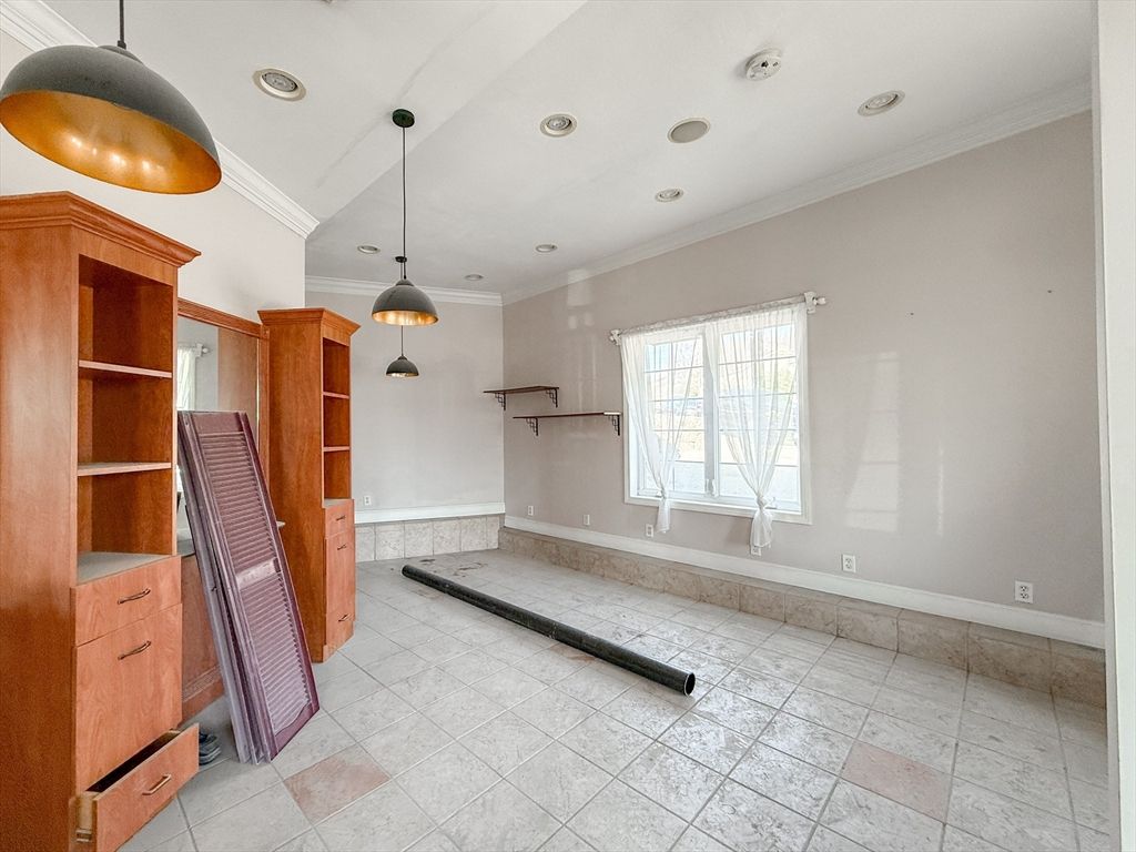 Empty room, Interior, Pendant Lights, Recessed Lighting