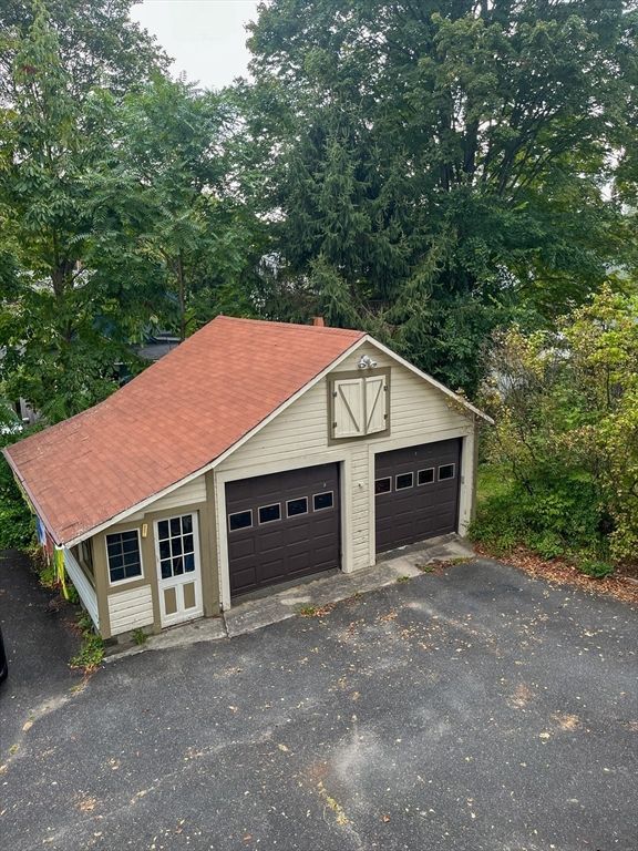 Detached Garage, Exterior