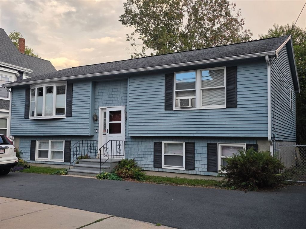 Exterior, Facade, Raised Ranch